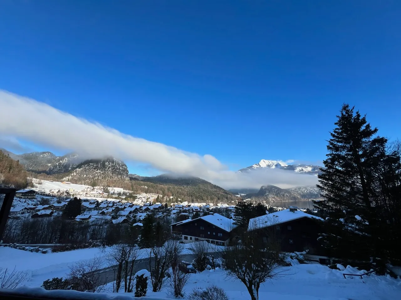 St Gilgen, Berge mit Schneefläche von Tierra.Yoga.Tina